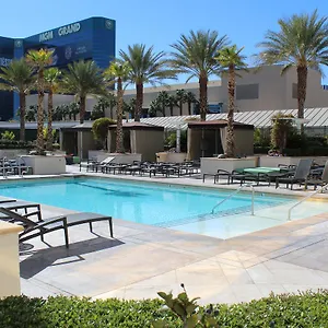 Luxury International At The Signature Hotel apartamentowy